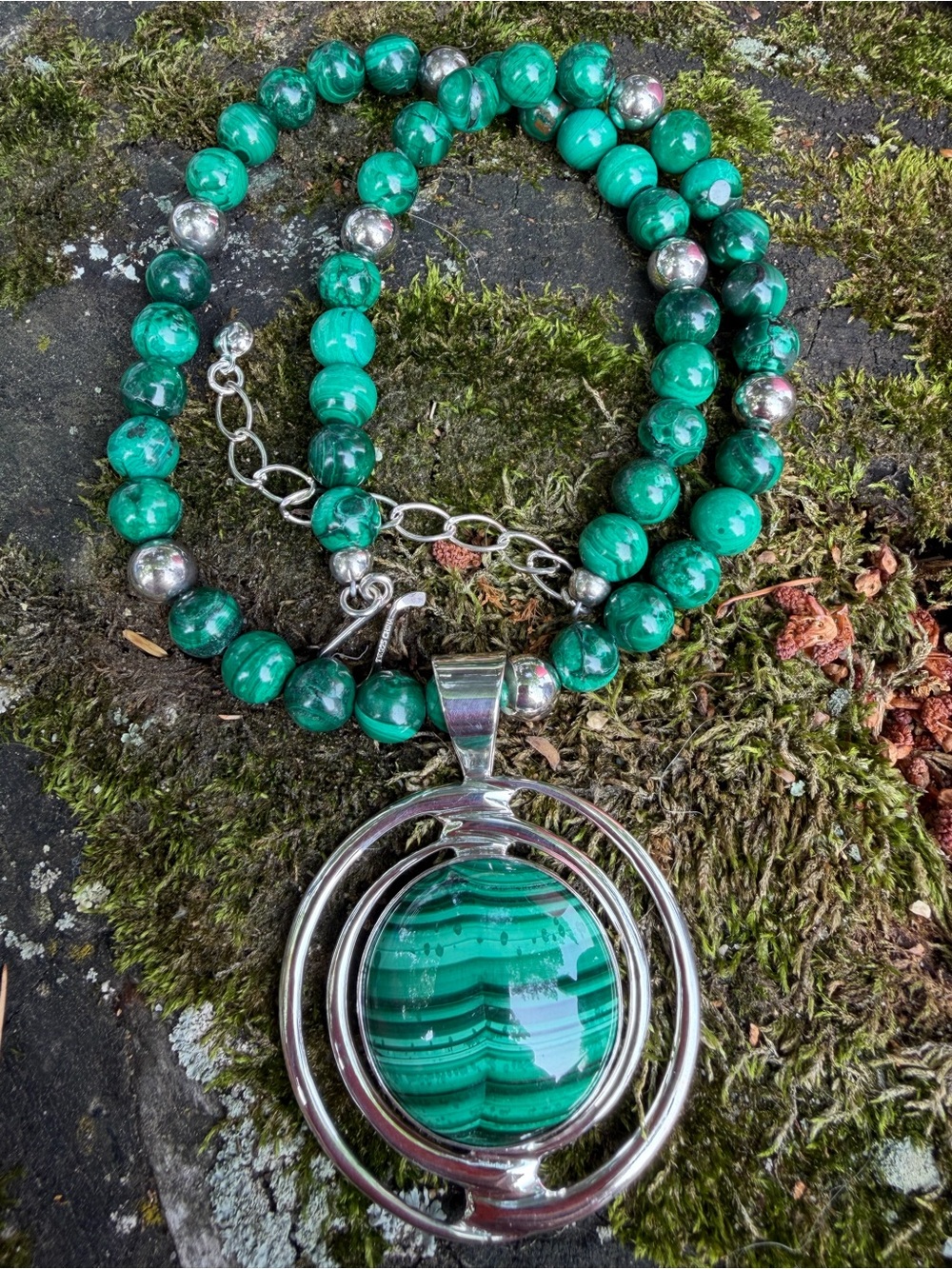 New Jay King Green Malachite Bead Necklace with Silver Orb Pendant (275)